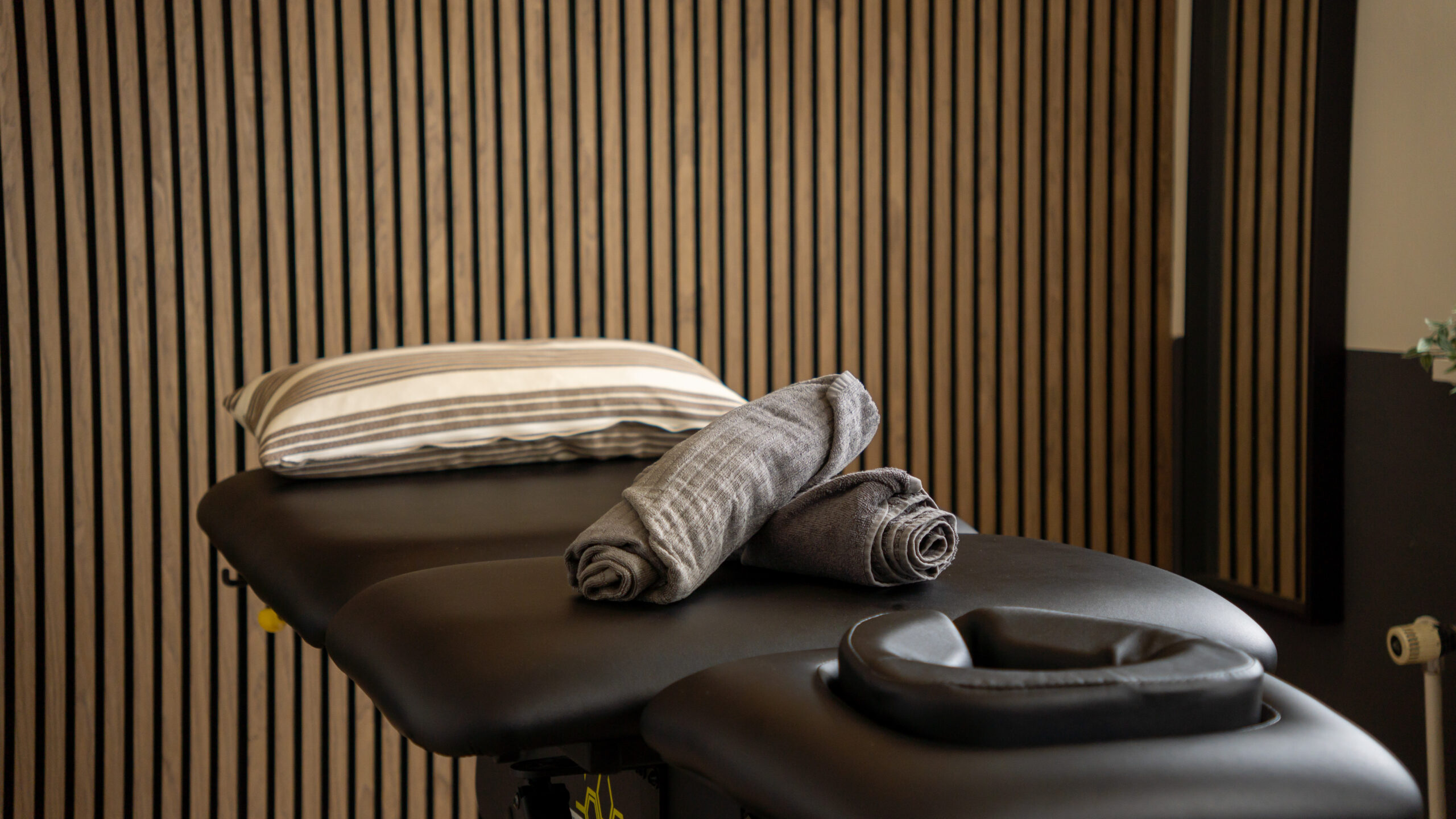 Massagebriks med håndklæder